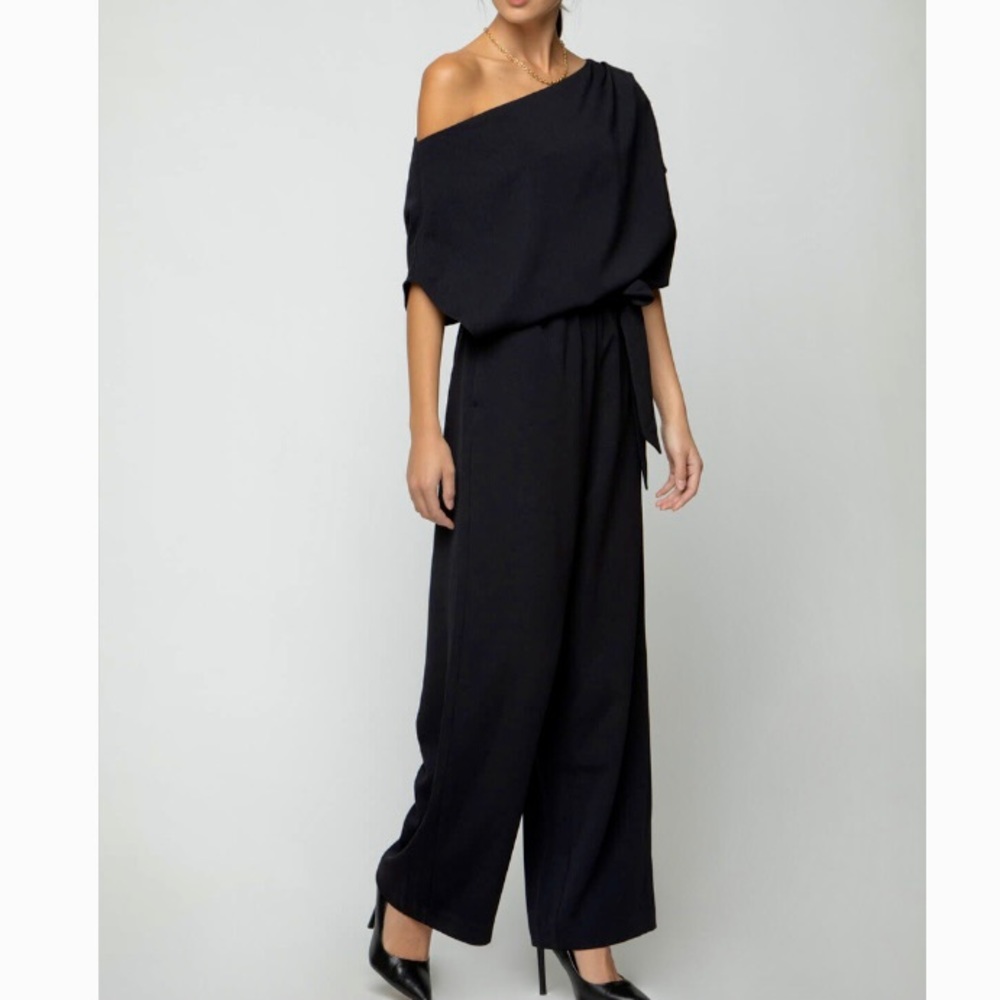 🌸ONE SHOULDER JUMPSUIT size Small